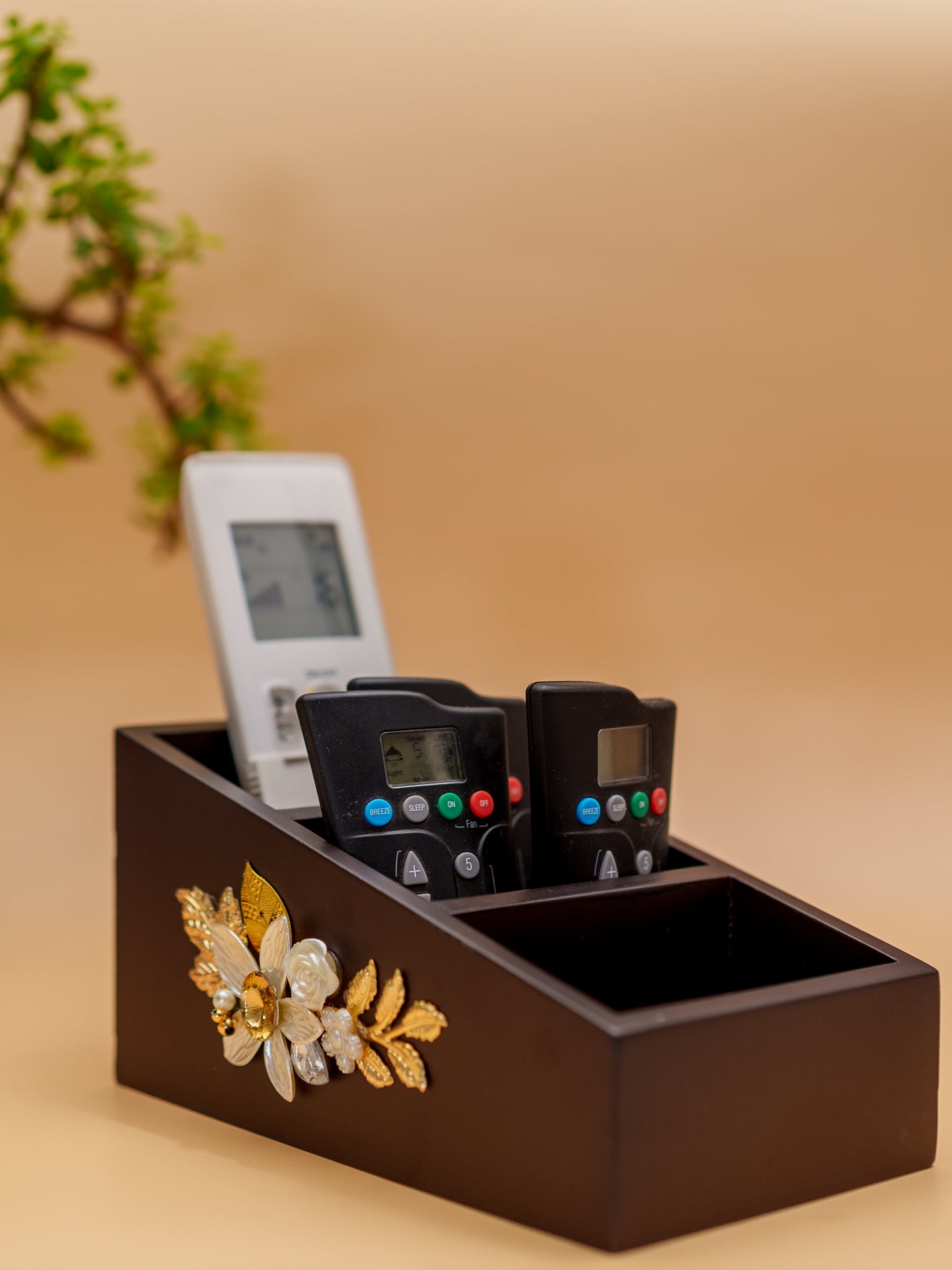 Royal Blossom - Remote Stand