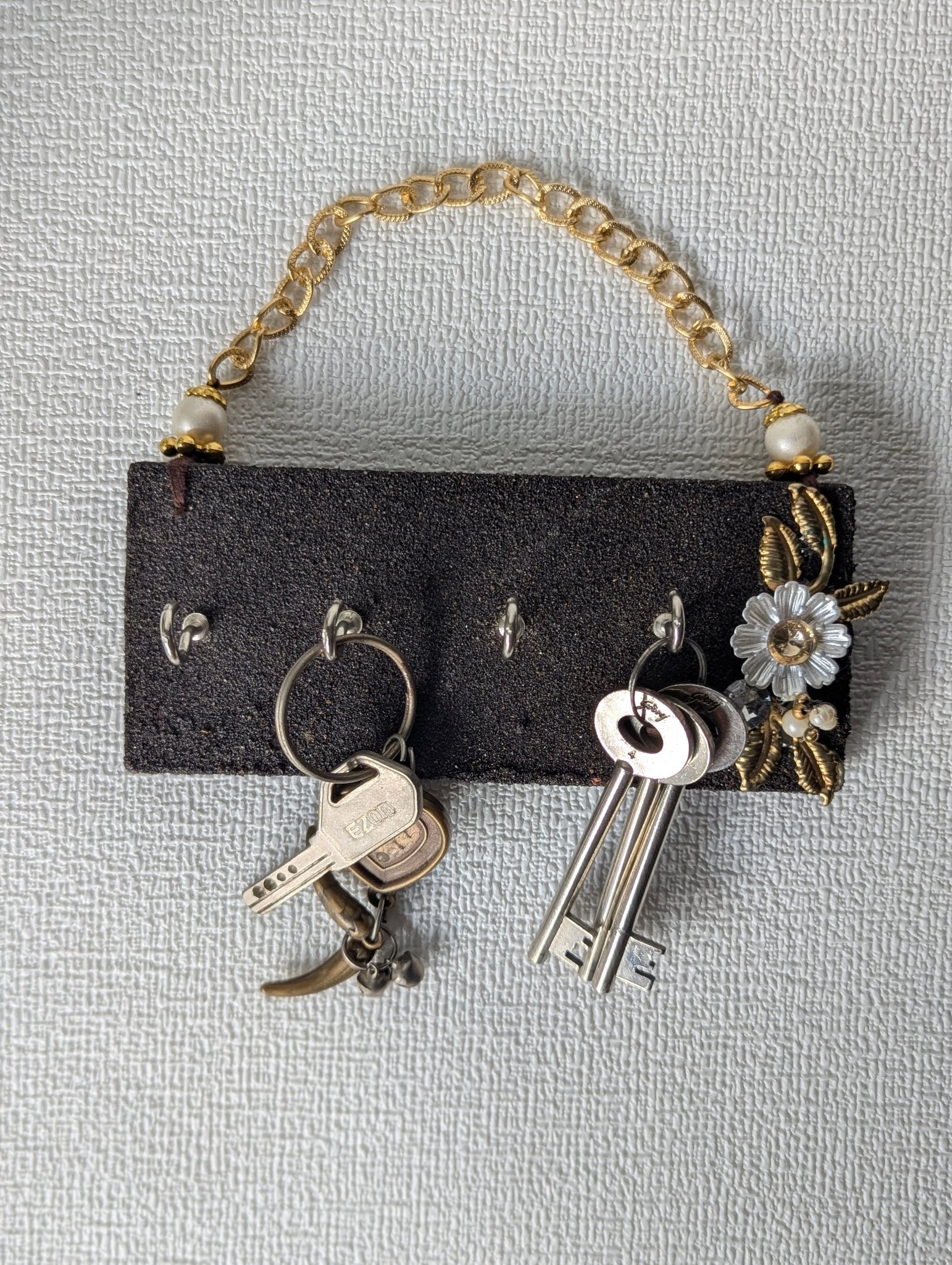SandyHook Key Holder - 003 - Chitra Goenka Crafts & Creations
