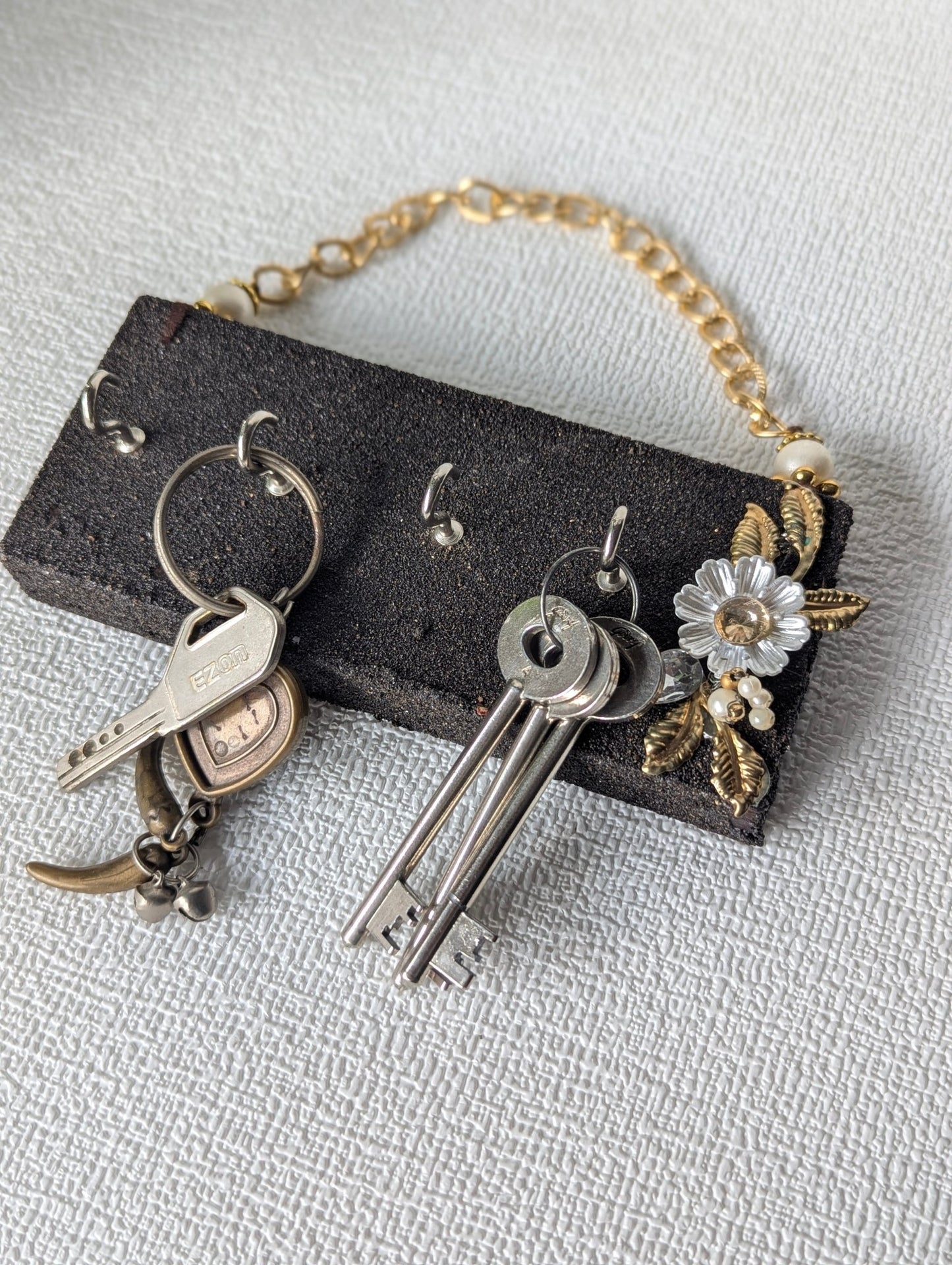 SandyHook Key Holder - 003 - Chitra Goenka Crafts & Creations