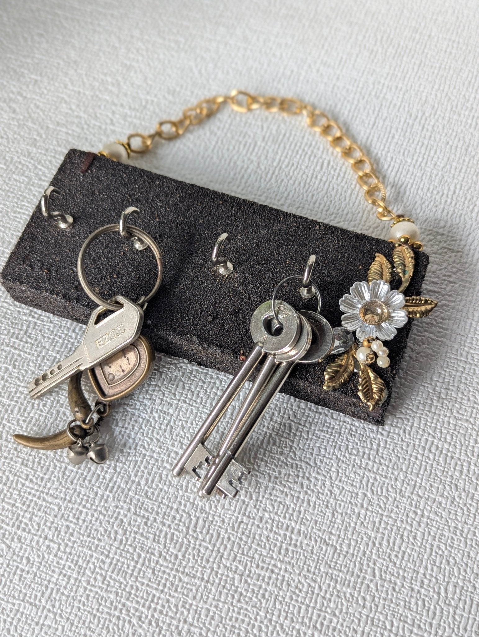 SandyHook Key Holder - 003 - Chitra Goenka Crafts & Creations