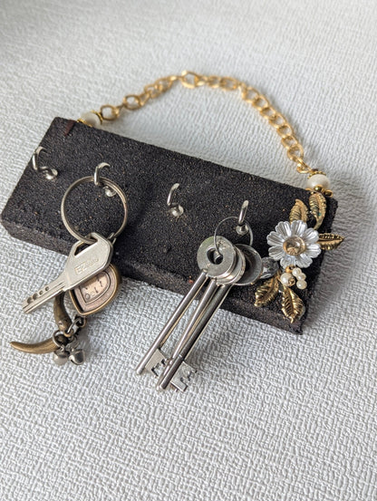 SandyHook Key Holder - 003 - Chitra Goenka Crafts & Creations