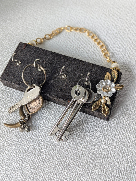 SandyHook Key Holder - 003 - Chitra Goenka Crafts & Creations
