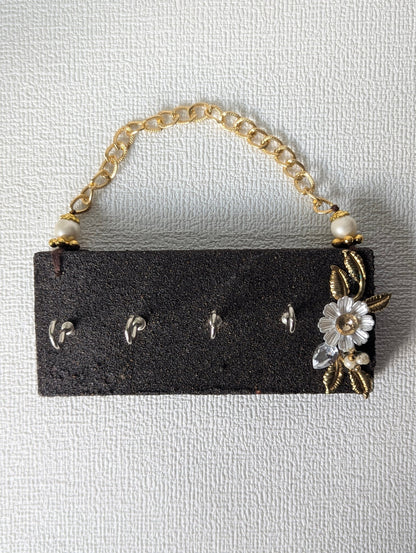 SandyHook Key Holder - 003 - Chitra Goenka Crafts & Creations