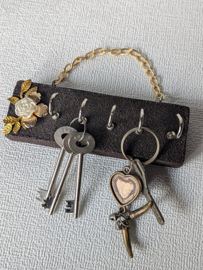 SandyHook Key Holder - 004 - Chitra Goenka Crafts & Creations