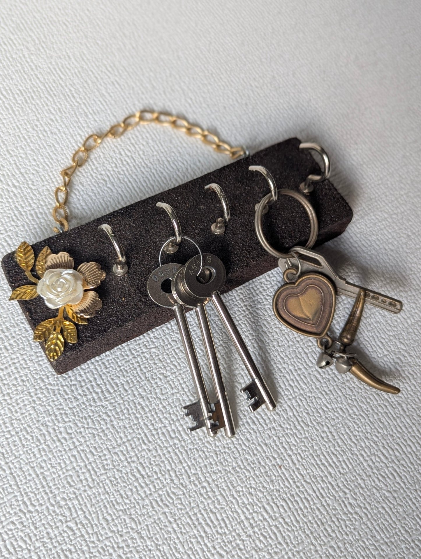 SandyHook Key Holder - 004 - Chitra Goenka Crafts & Creations
