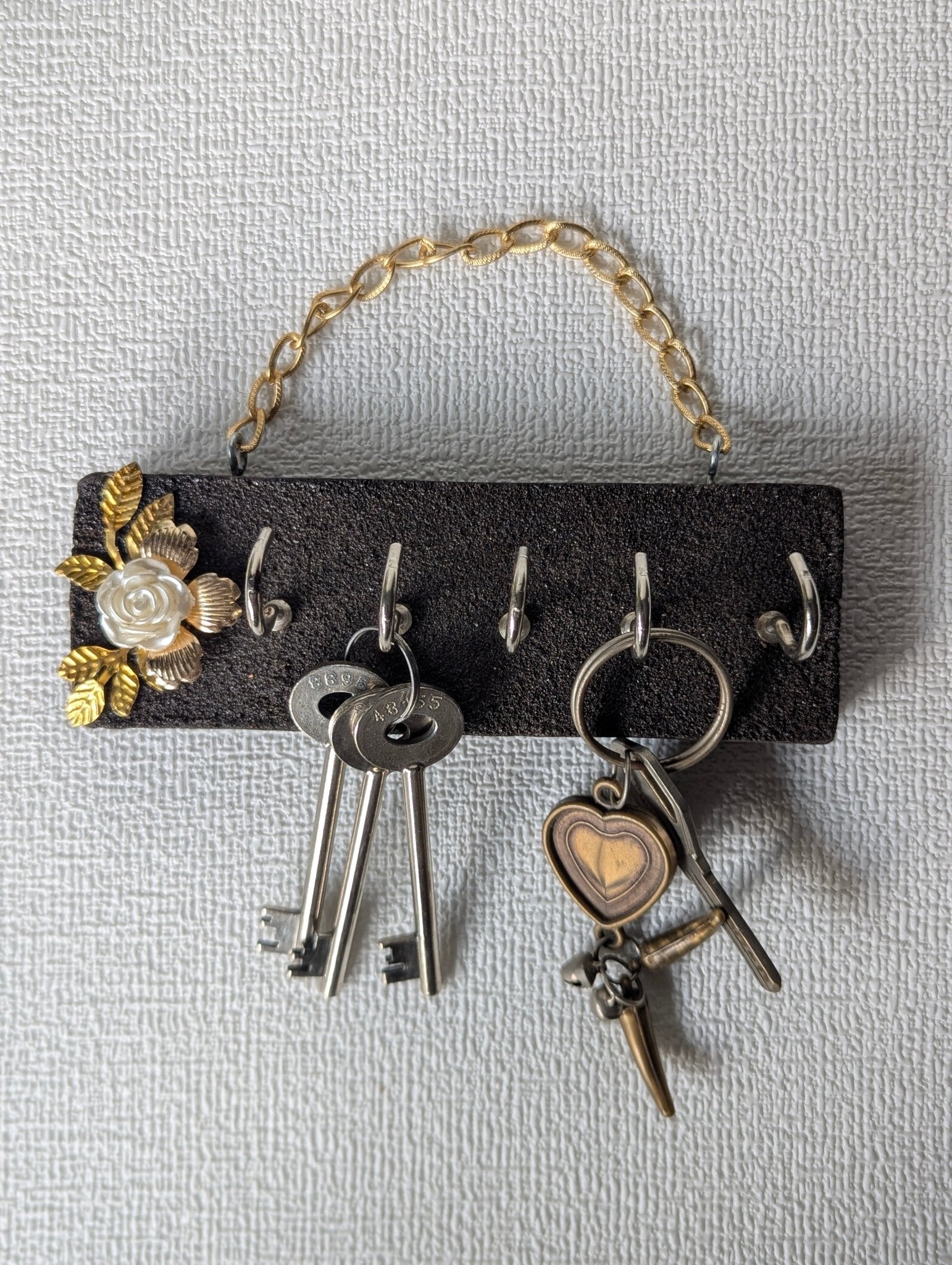 SandyHook Key Holder - 004 - Chitra Goenka Crafts & Creations