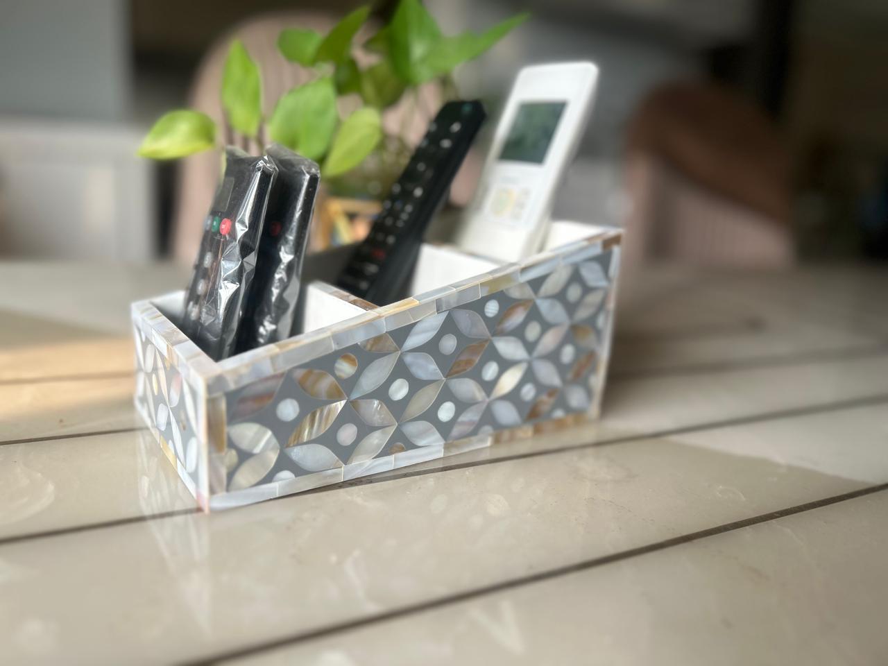 Ethereal - Mother of Pearl - Remote Stand