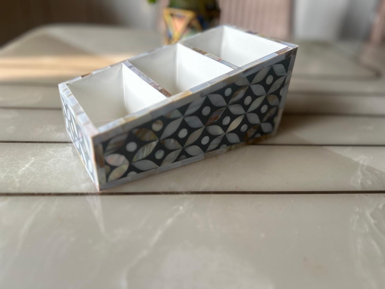 Ethereal - Mother of Pearl - Remote Stand