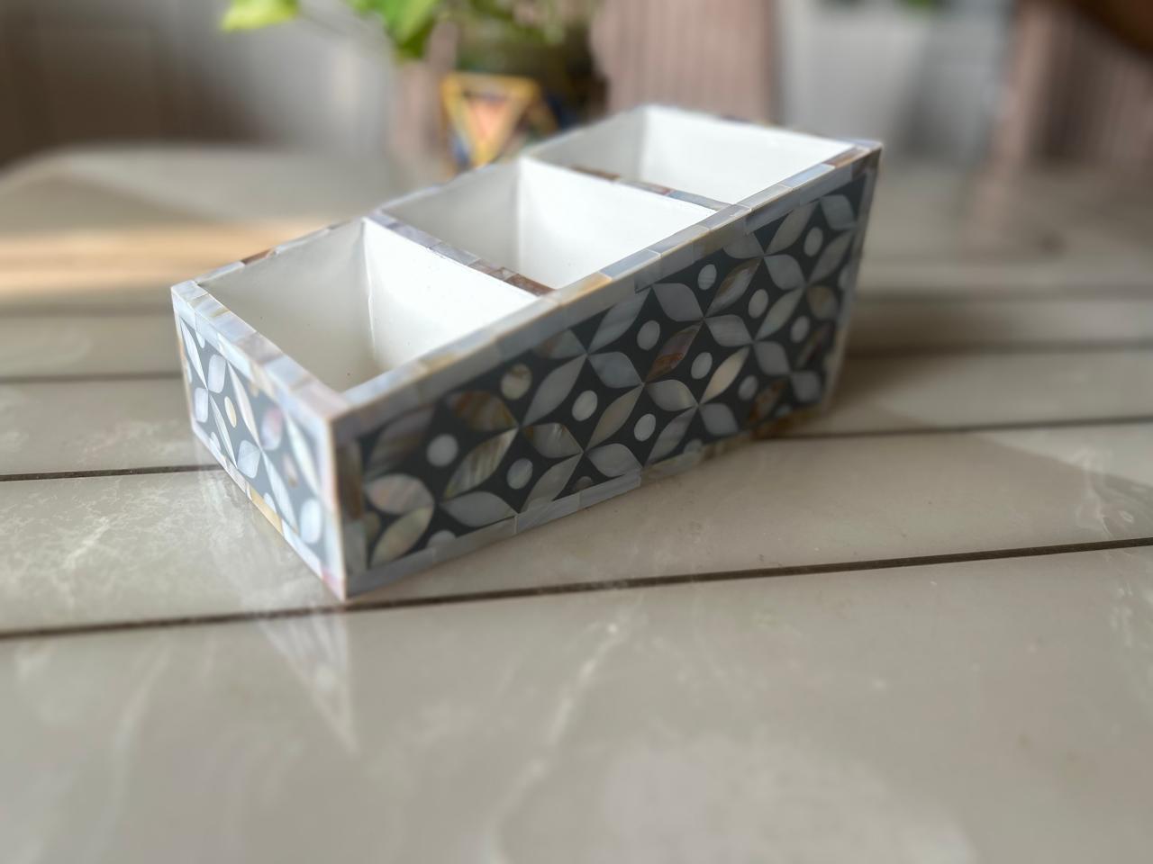 Ethereal - Mother of Pearl - Remote Stand